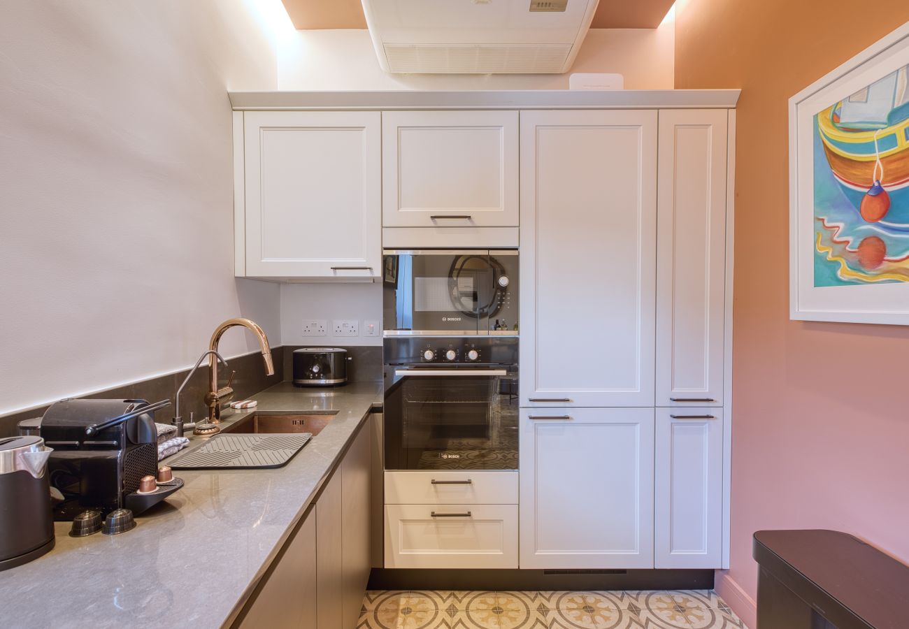 Apartment in L-Isla - Plush one bedroom flat, sea view balcony LMAC1-1