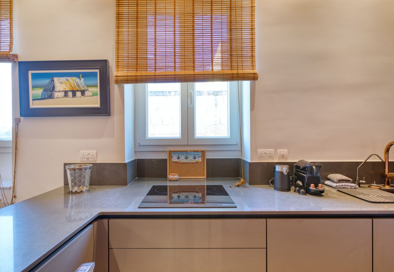 Apartment in L-Isla - Plush one bedroom flat, sea view balcony LMAC1-1