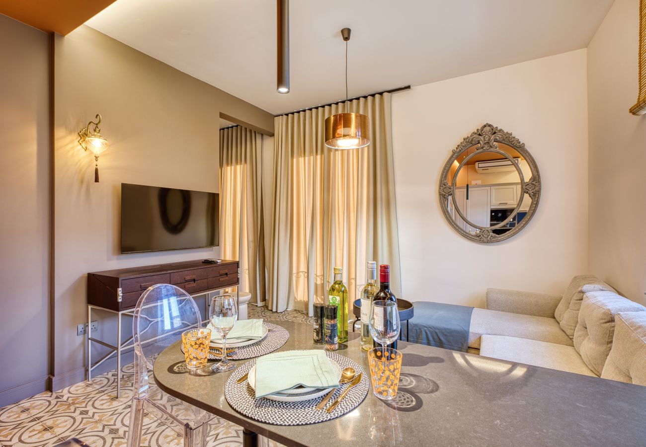 Apartment in L-Isla - Plush one bedroom flat, sea view balcony LMAC1-1