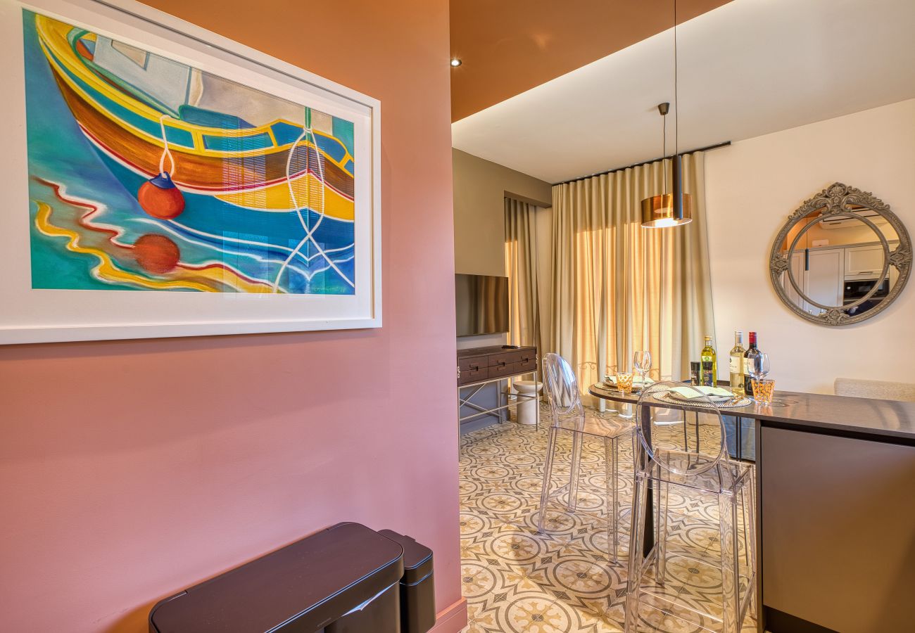 Apartment in L-Isla - Plush one bedroom flat, sea view balcony LMAC1-1