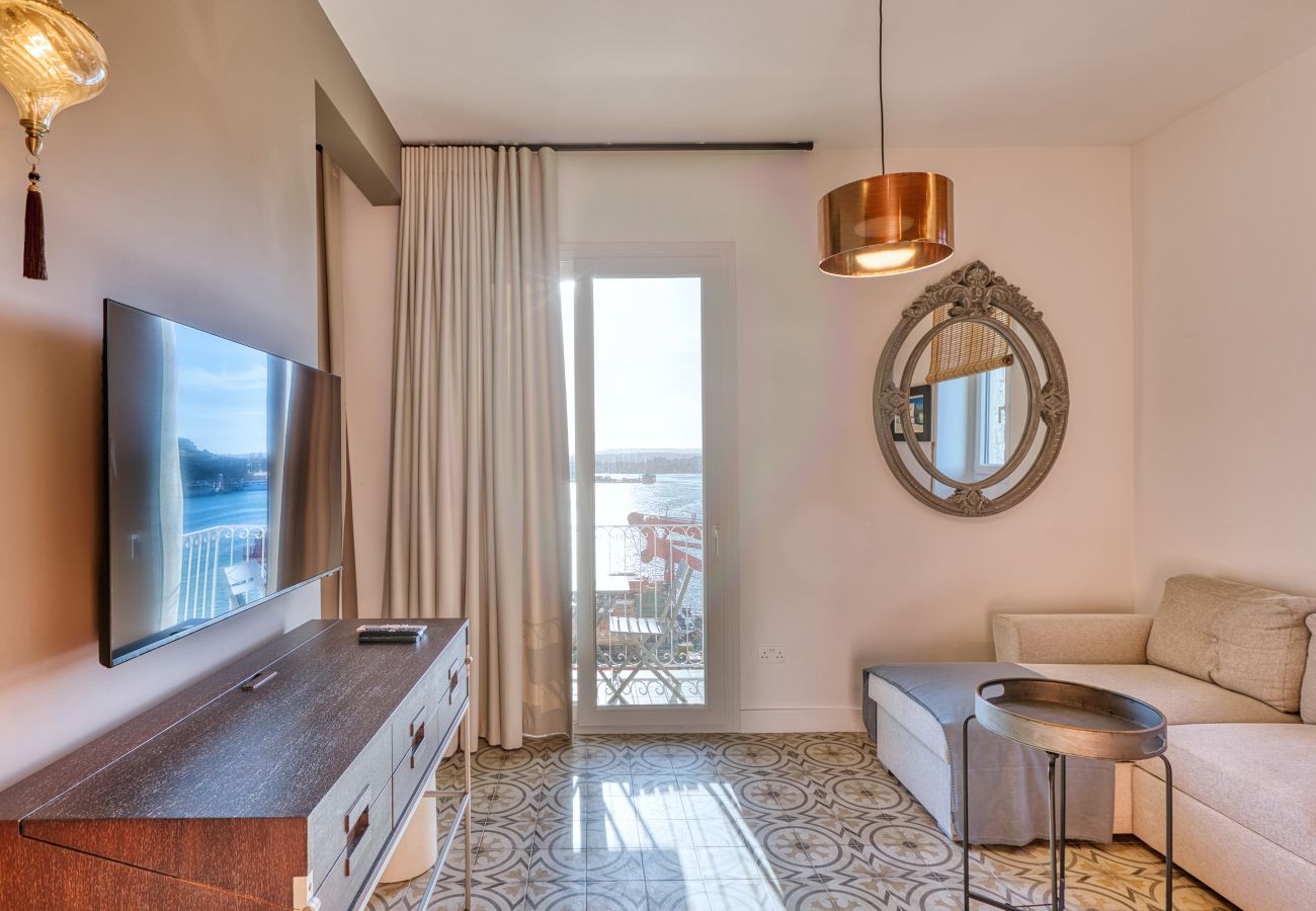 Apartment in L-Isla - Plush one bedroom flat, sea view balcony LMAC1-1