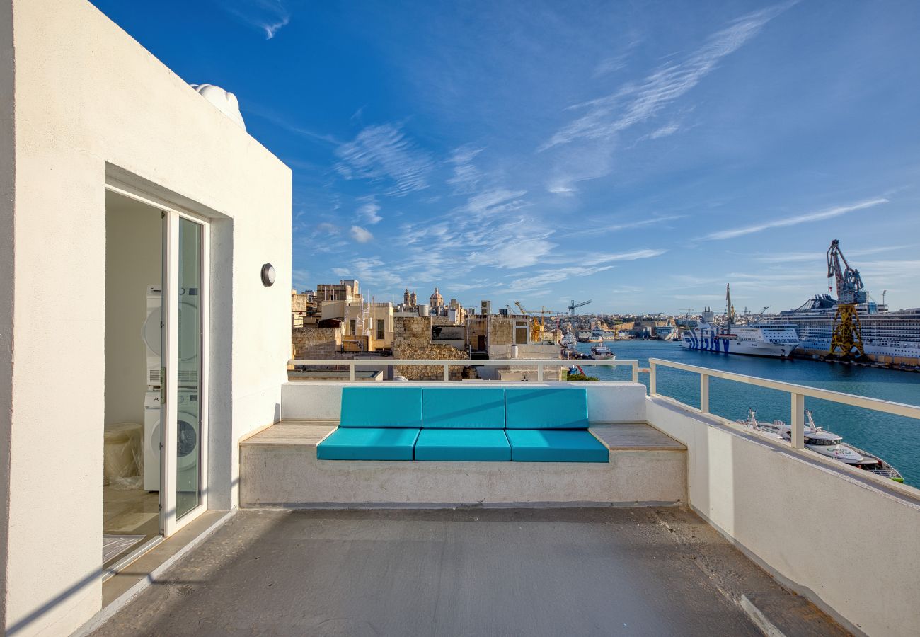 Apartment in L-Isla - Plush one bedroom flat, sea view balcony LMAC1-1