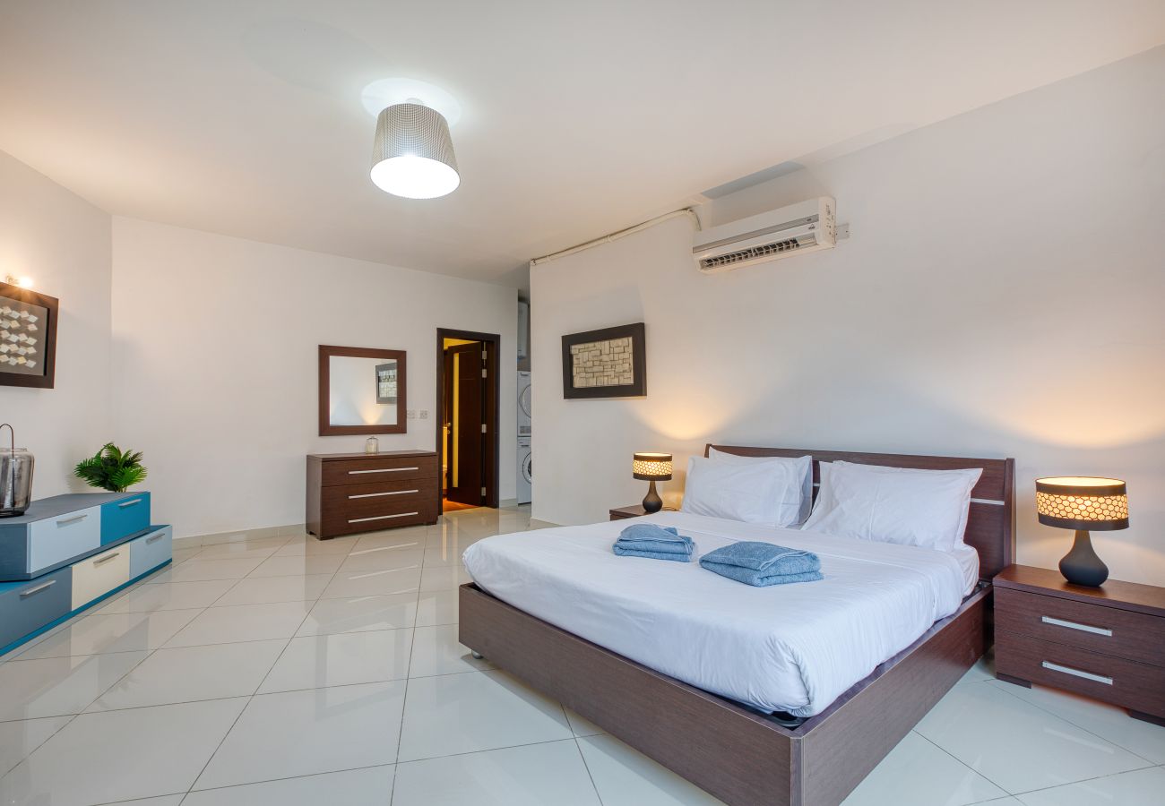 Apartment in St Julian's - Bright, modern & spacious 3 bedroom flat MMIC1-1