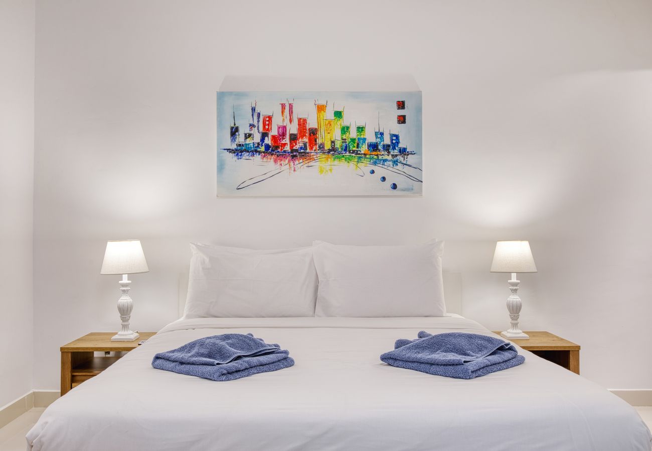 Apartment in St Julian's - Bright, modern & spacious 3 bedroom flat MMIC1-1