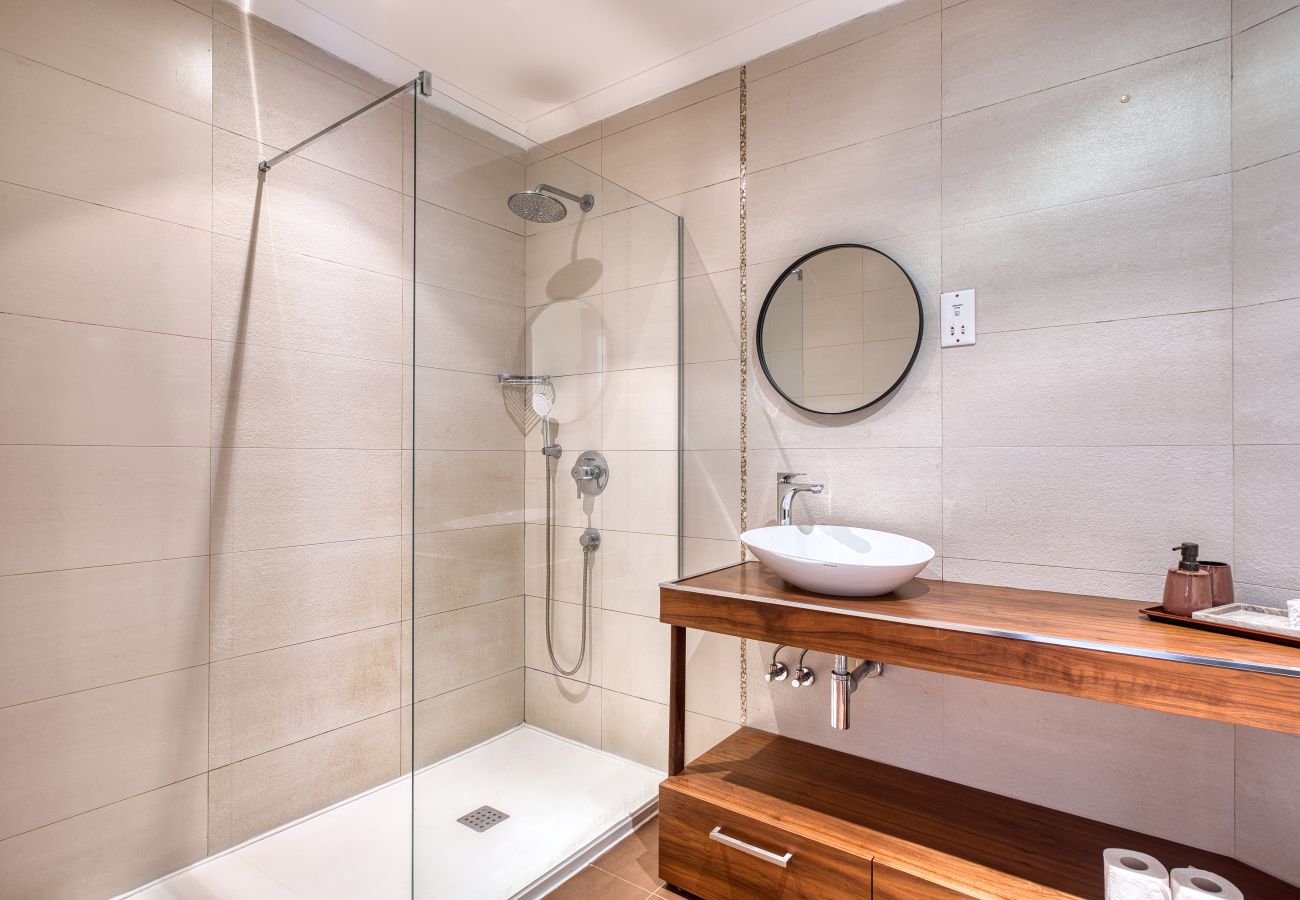 Apartment in St Julian's - Bright, modern & spacious 3 bedroom flat MMIC1-1