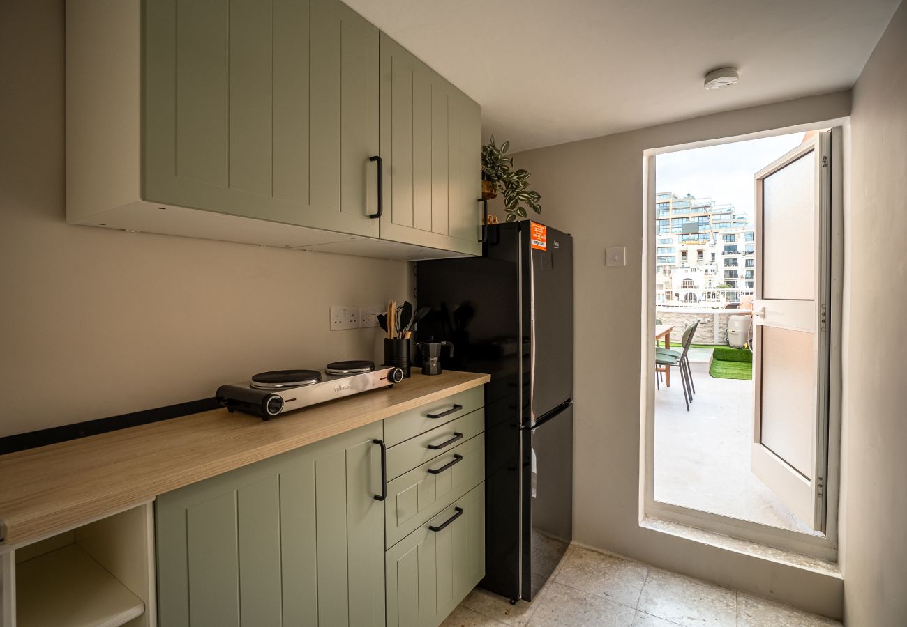 House in St Julian's - Sumptuous townhouse, sea view roof terrace GOSTJ-2