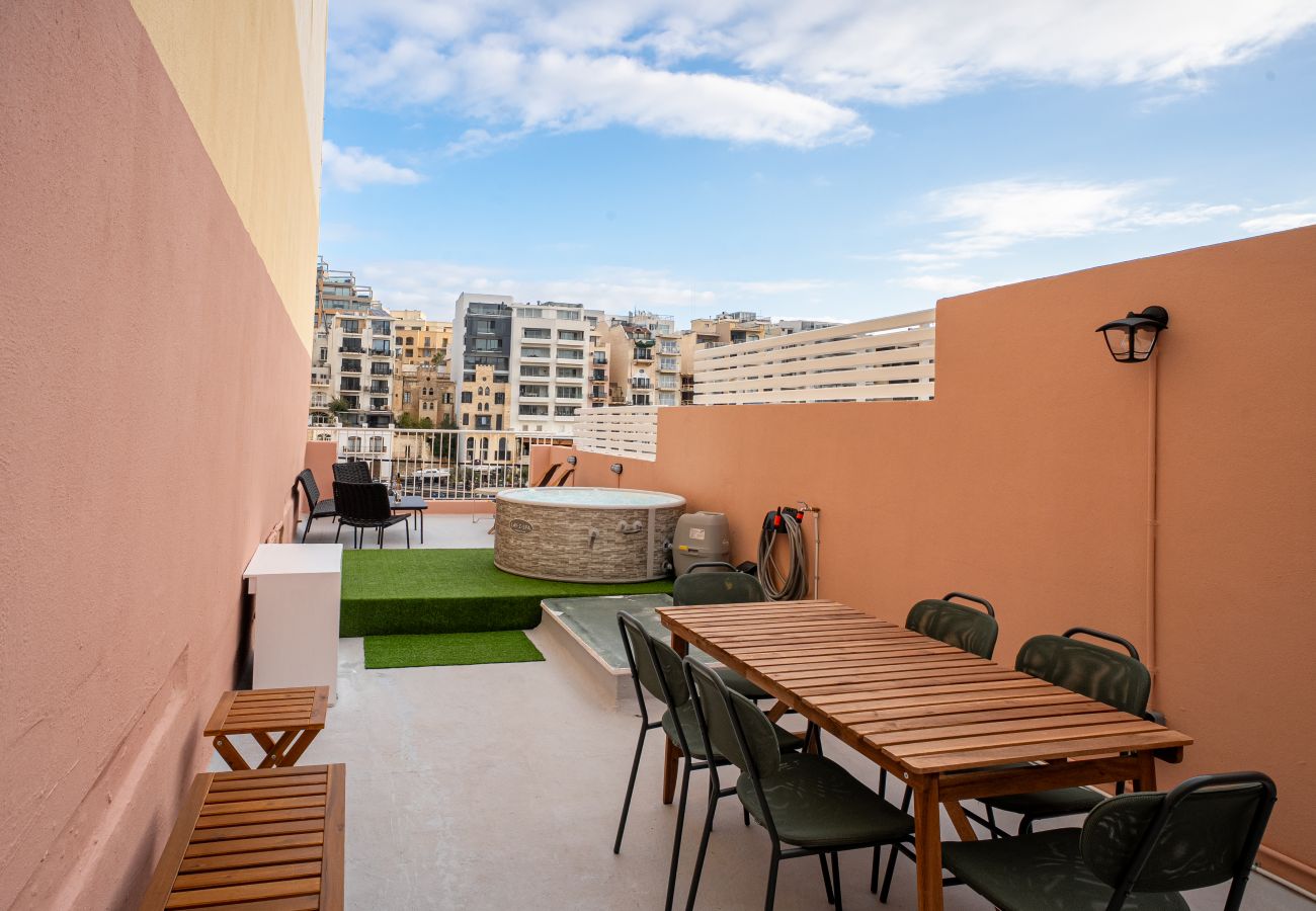 House in St Julian's - Sumptuous townhouse, sea view roof terrace GOSTJ-2