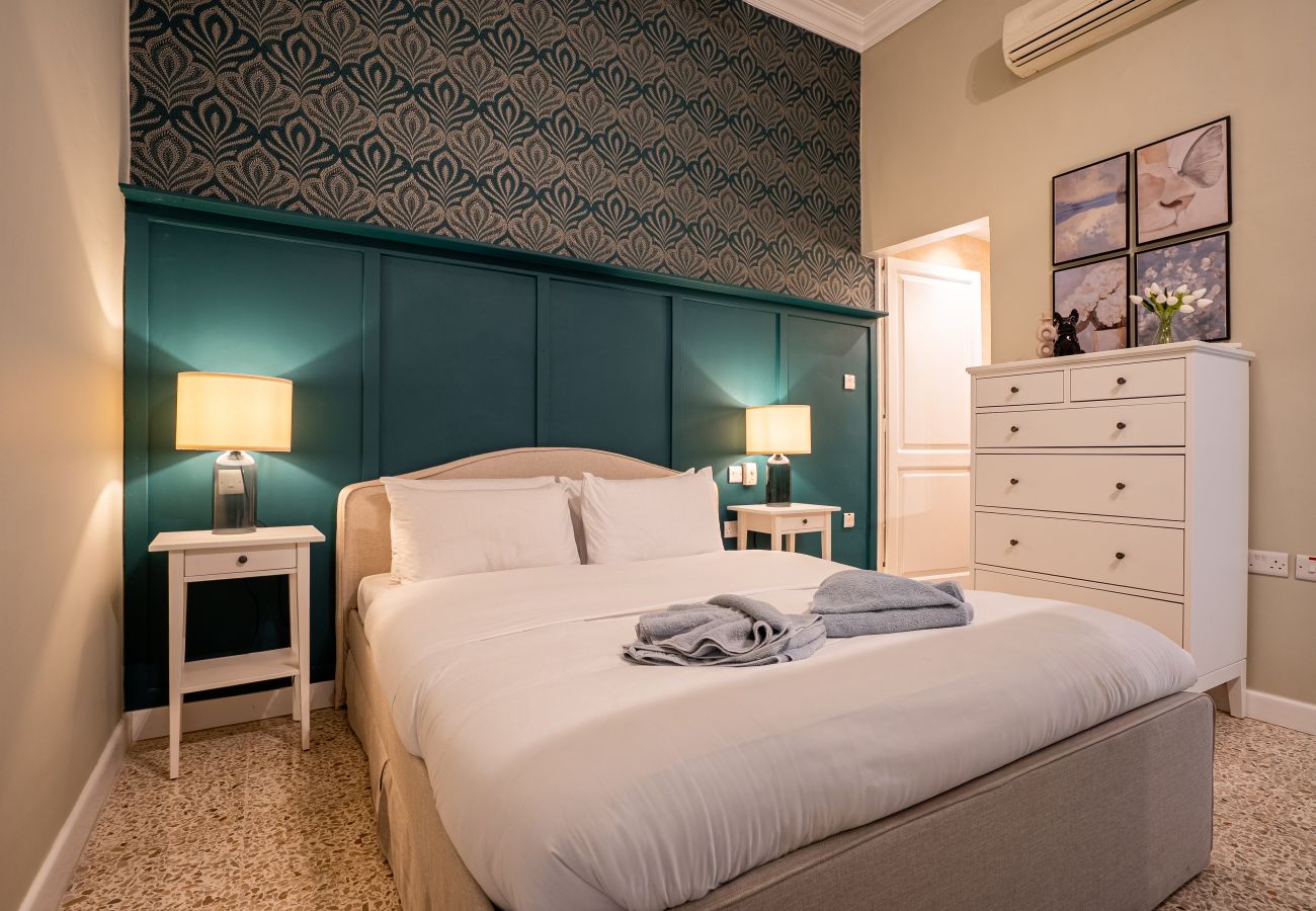 House in St Julian's - Sumptuous townhouse, sea view roof terrace GOSTJ-2