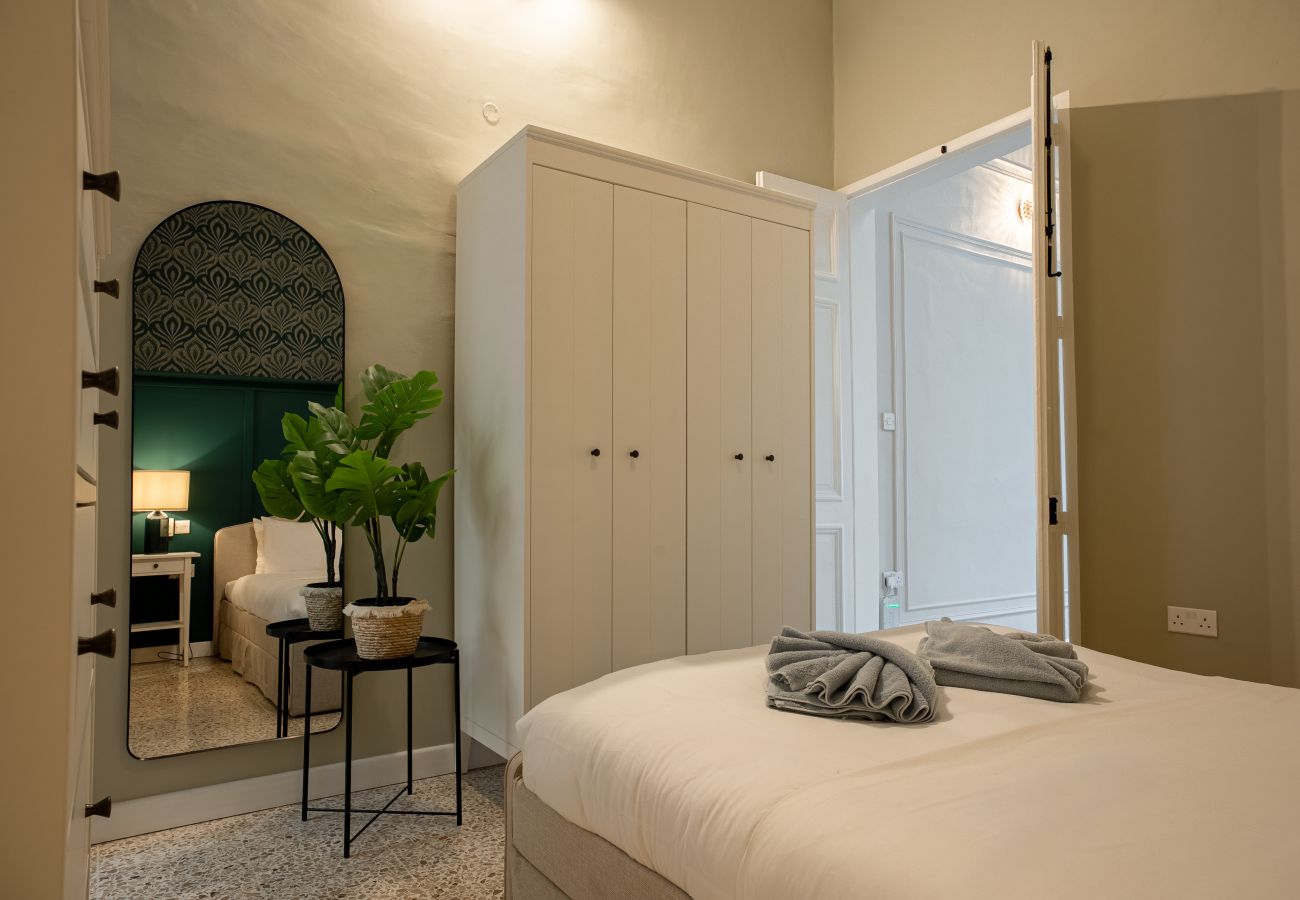 House in St Julian's - Sumptuous townhouse, sea view roof terrace GOSTJ-2