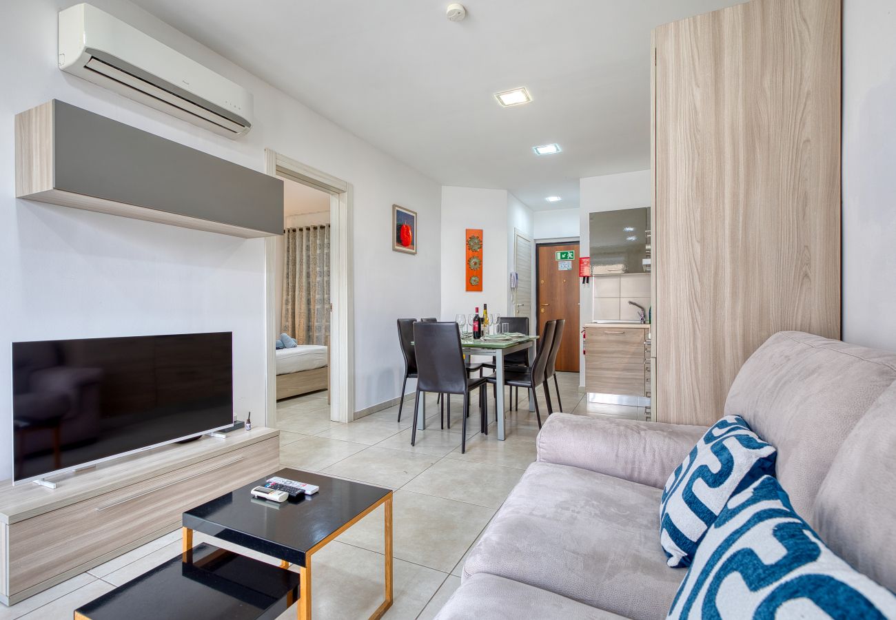 Apartment in Sliema - Charming 2bedroom flat, creek view balcony EMAG1-1