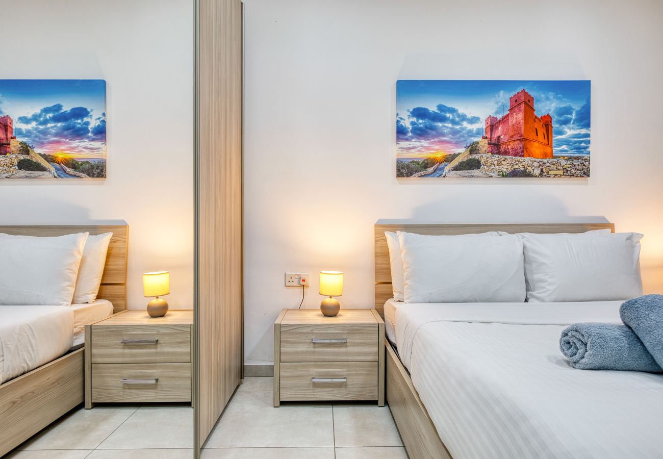 Apartment in Sliema - Charming 2bedroom flat, creek view balcony EMAG1-1