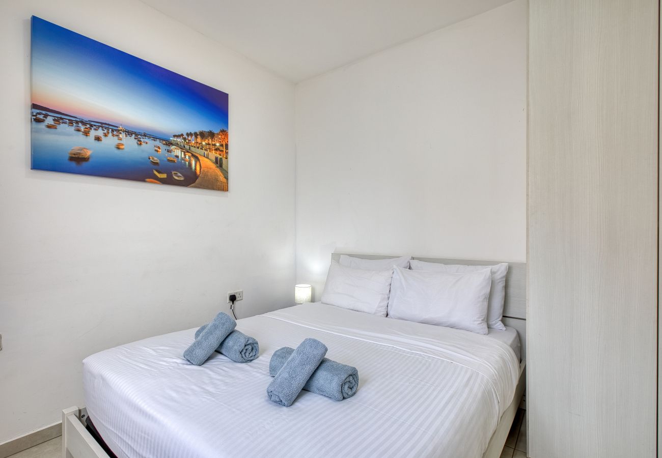 Apartment in Sliema - Charming 2bedroom flat, creek view balcony EMAG1-1