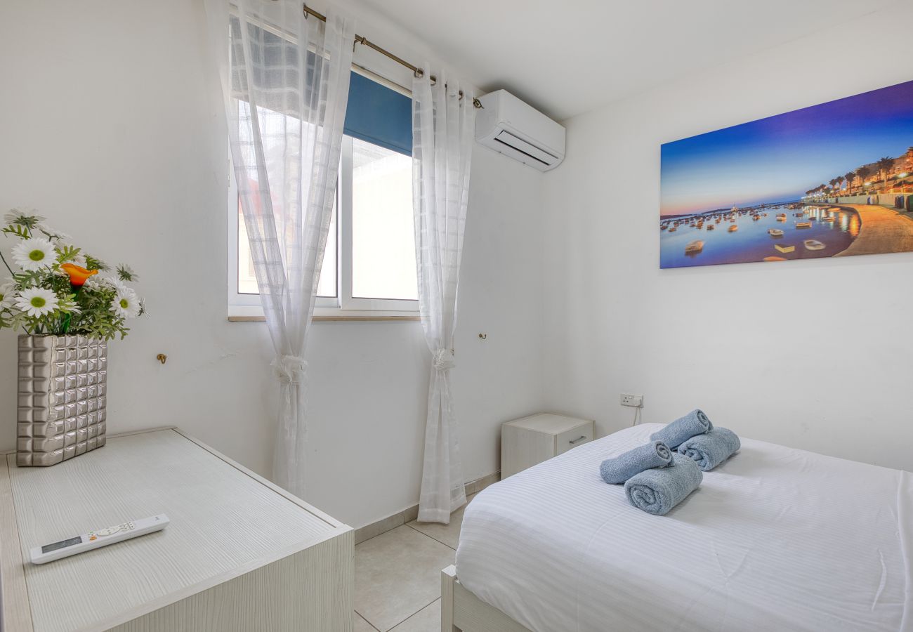 Apartment in Sliema - Charming 2bedroom flat, creek view balcony EMAG1-1