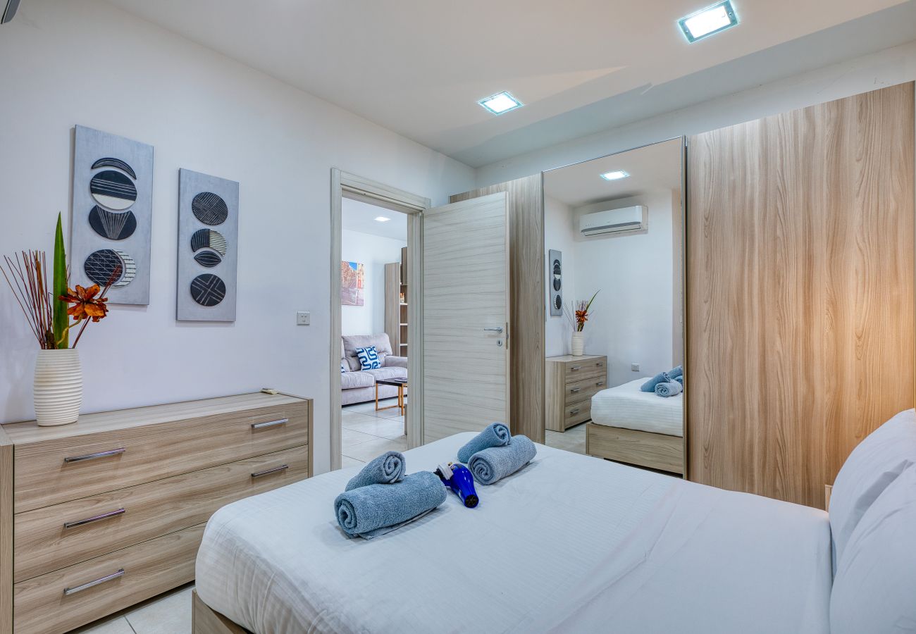 Apartment in Sliema - Charming 2bedroom flat, creek view balcony EMAG1-1