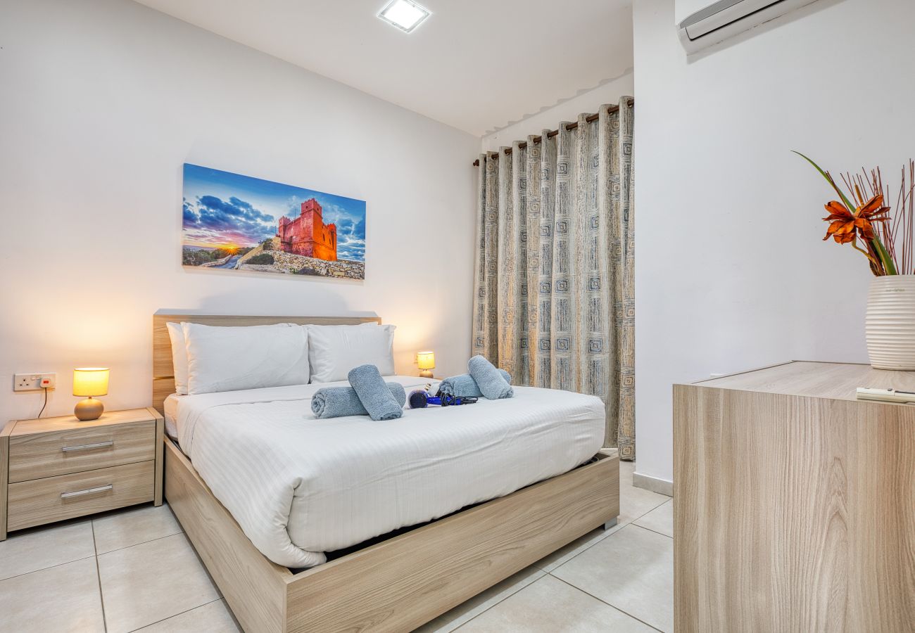 Apartment in Sliema - Charming 2bedroom flat, creek view balcony EMAG1-1