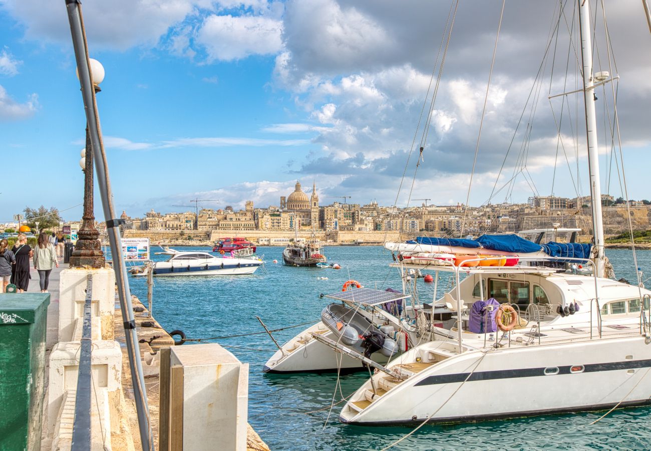 Apartment in Sliema - Charming 2bedroom flat, creek view balcony EMAG1-1