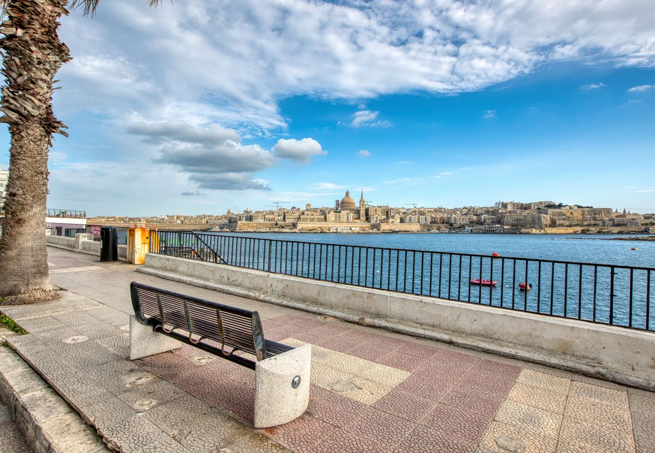 Apartment in Sliema - Charming 2bedroom flat, creek view balcony EMAG1-1