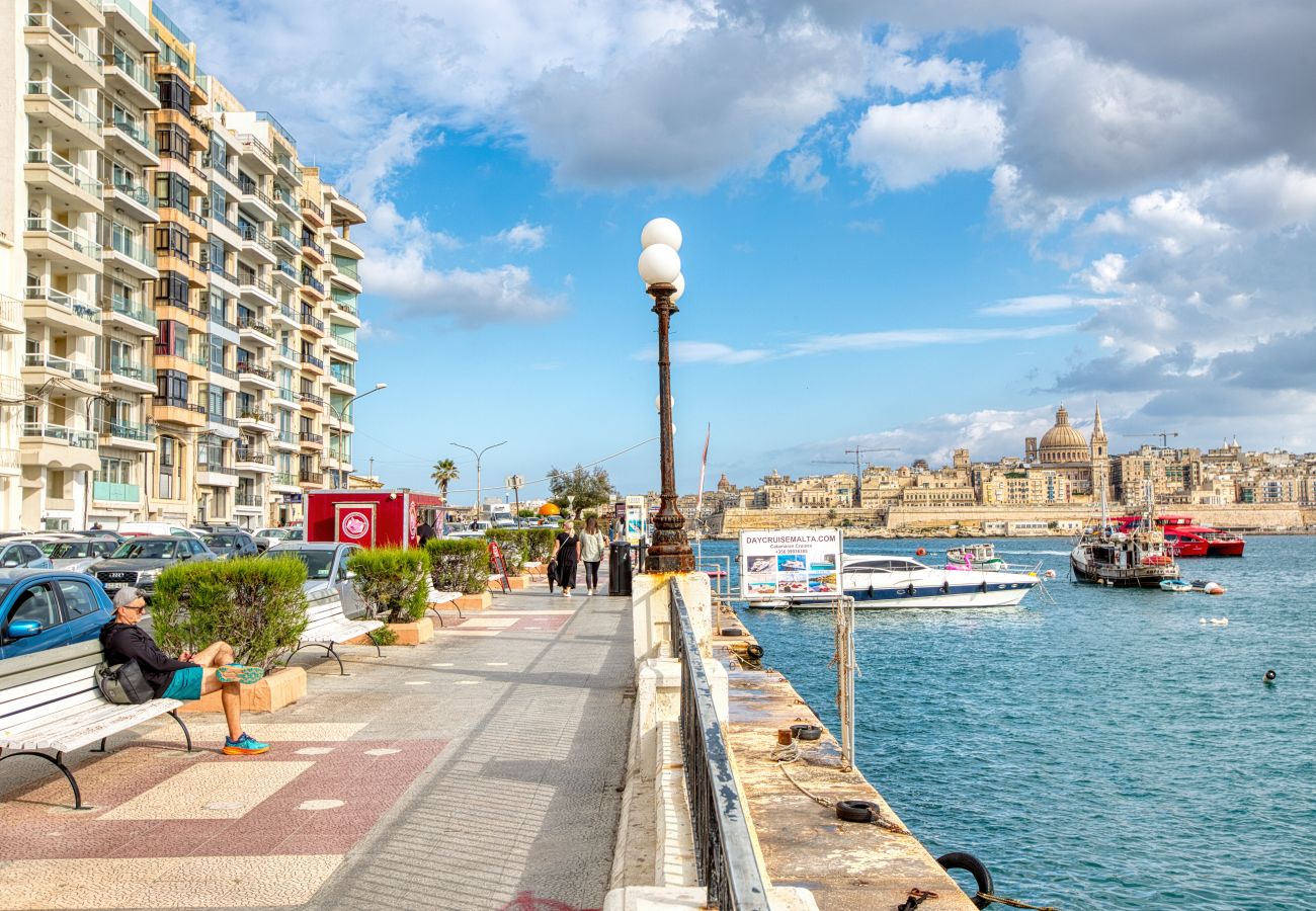 Apartment in Sliema - Charming 2bedroom flat, creek view balcony EMAG1-1