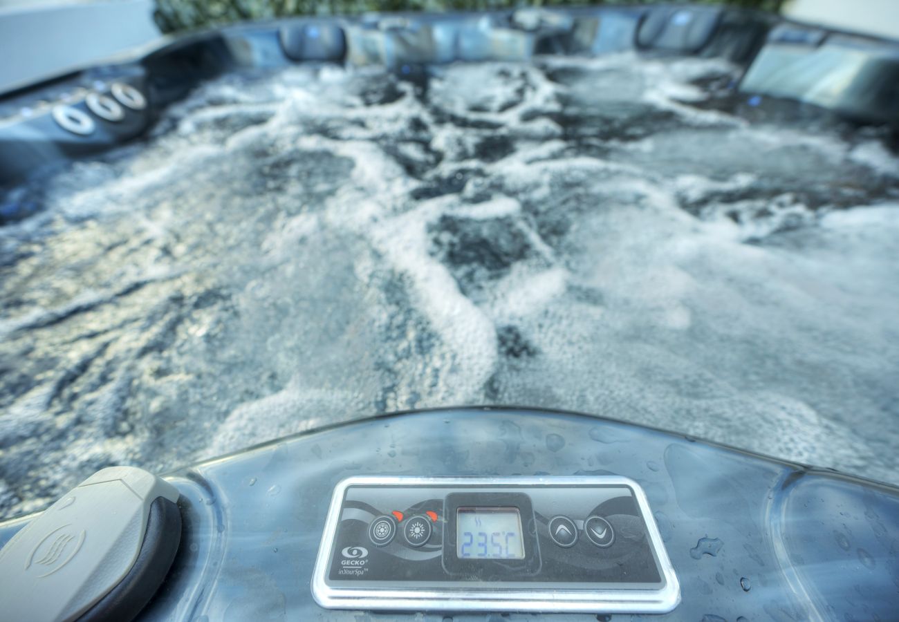 Apartment in St Julian's - Luxury seaview penthouse,roof terrace,hot tub YVAN1-1