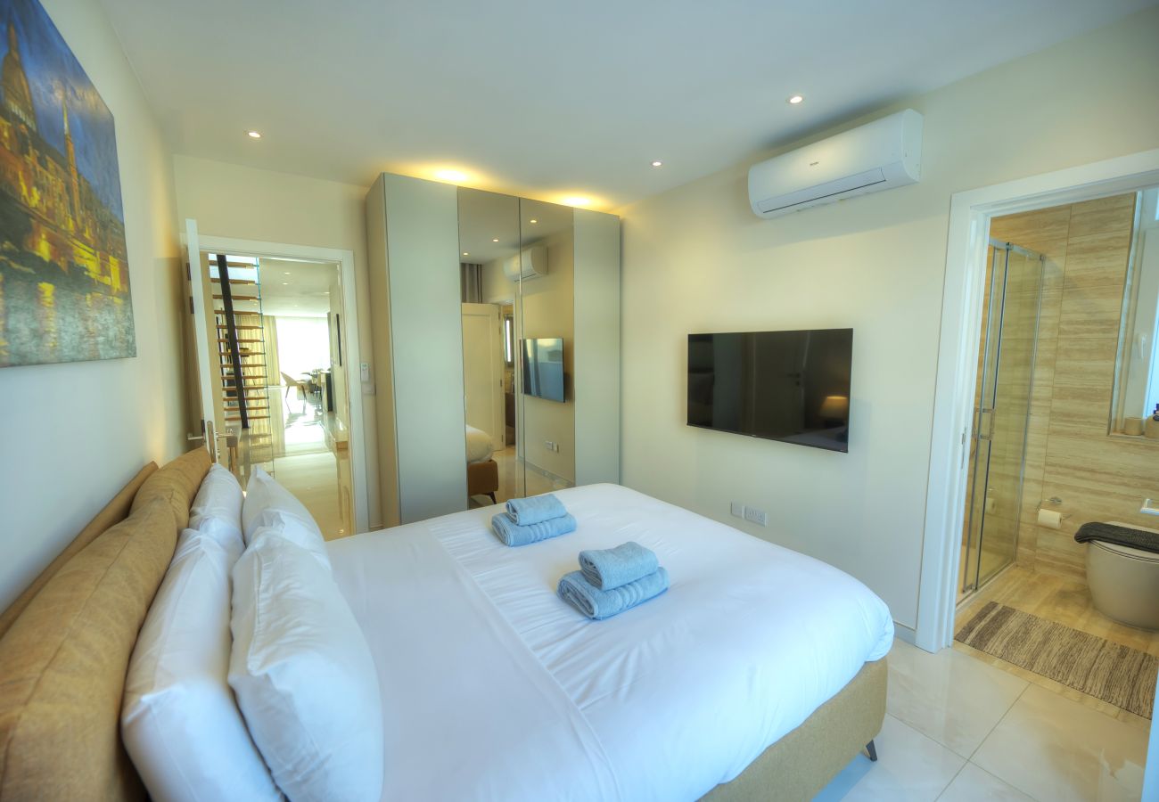 Apartment in St Julian's - Luxury seaview penthouse,roof terrace,hot tub YVAN1-1