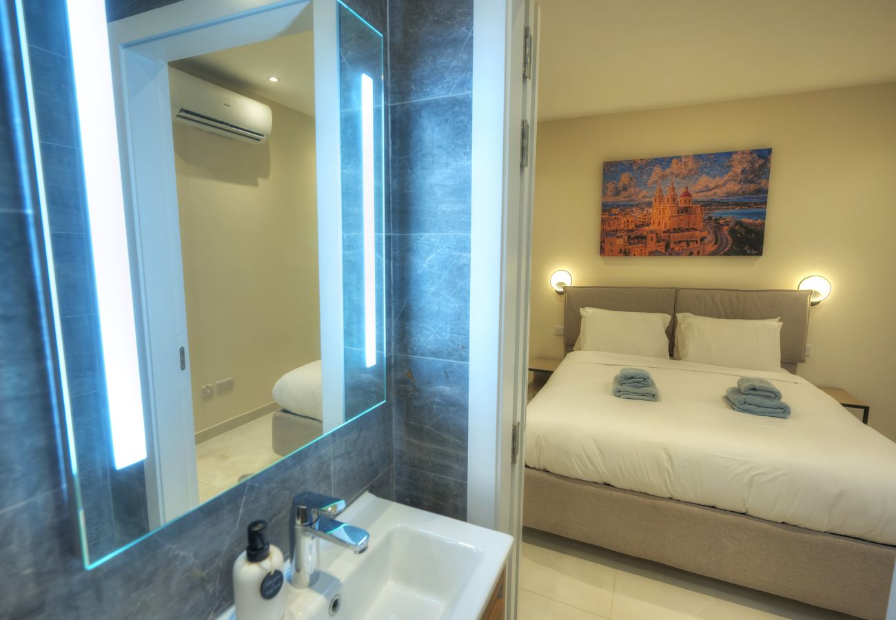 Apartment in St Julian's - Luxury seaview penthouse,roof terrace,hot tub YVAN1-1