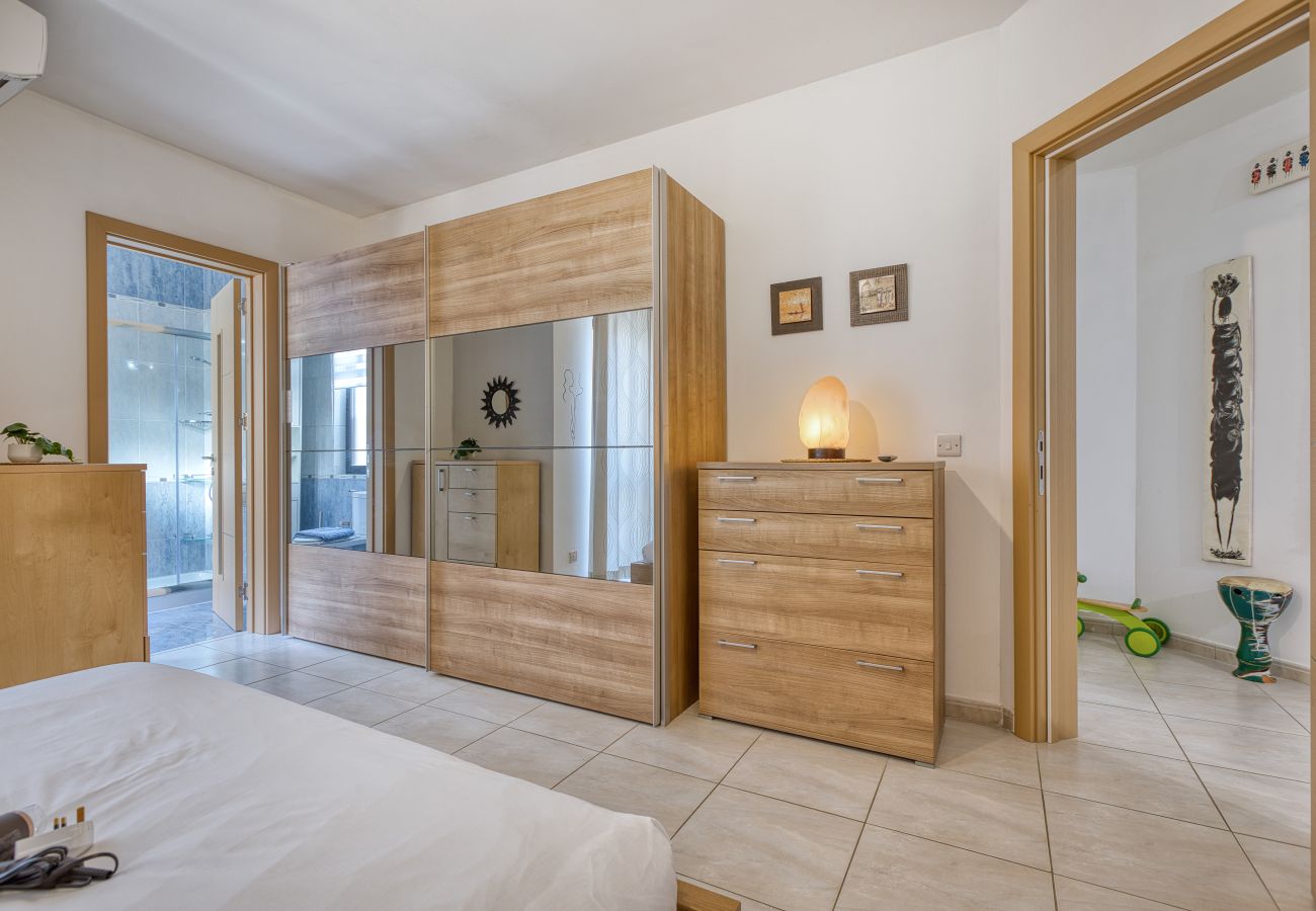 Apartment in Marsaskala - Elegant apartment, large sun terrace, hot tub SMAS1-1 