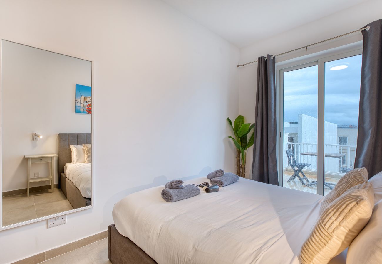 Apartment in Gzira - Bright & modern penthouse, 2 sun terraces BFRA1-3