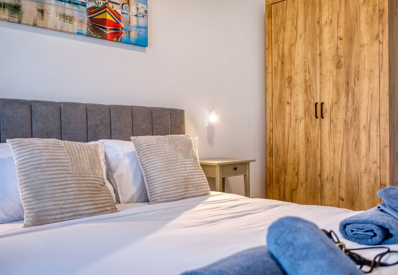 Apartment in Gzira - Bright & modern penthouse, 2 sun terraces BFRA1-3