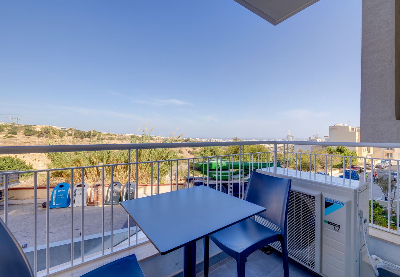 Apartment in San Gwann - Modern Maisonette with Valley Views KARP1-3