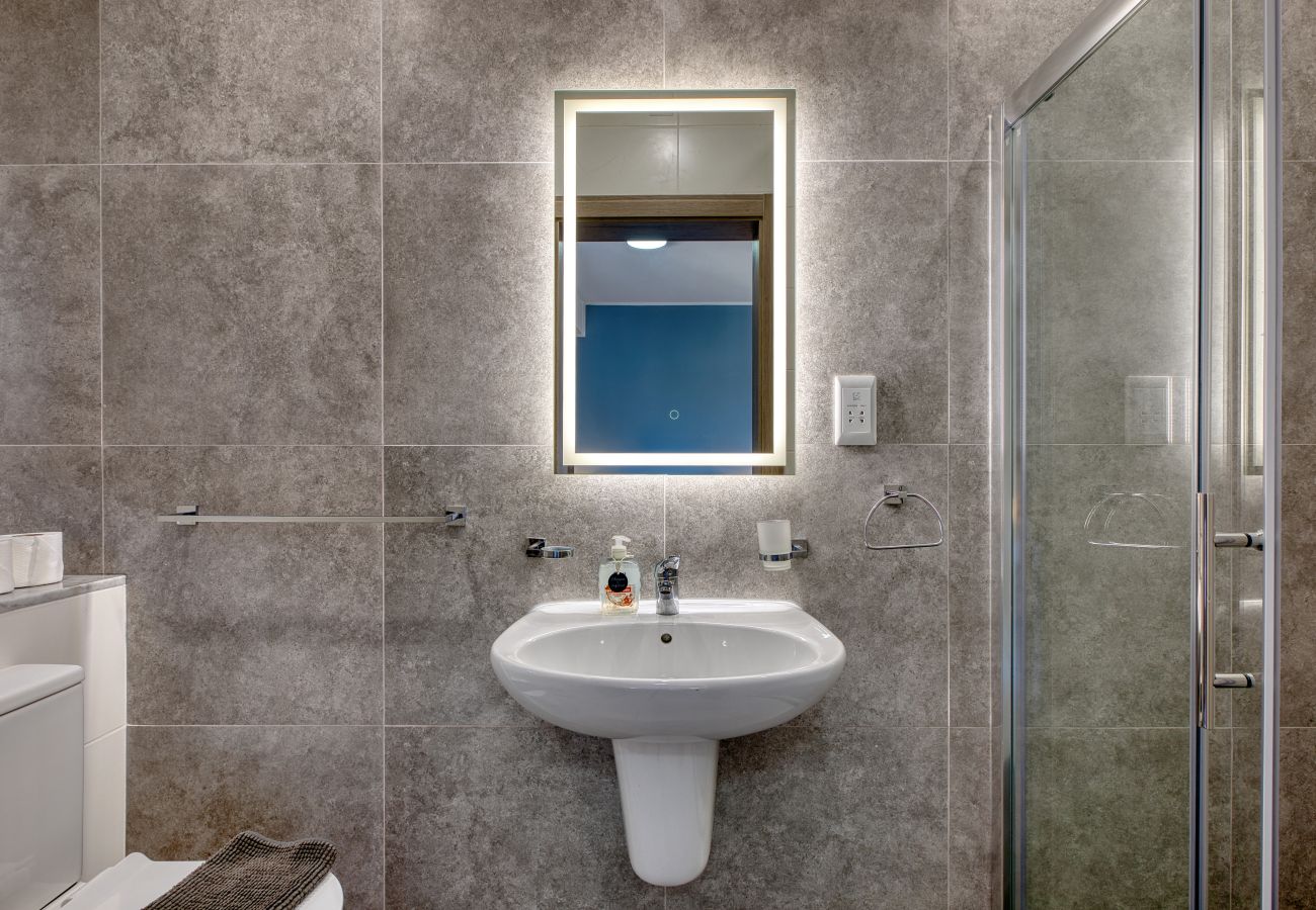 Apartment in San Gwann - Central and modern Apartment, Valley Views KARP1-6