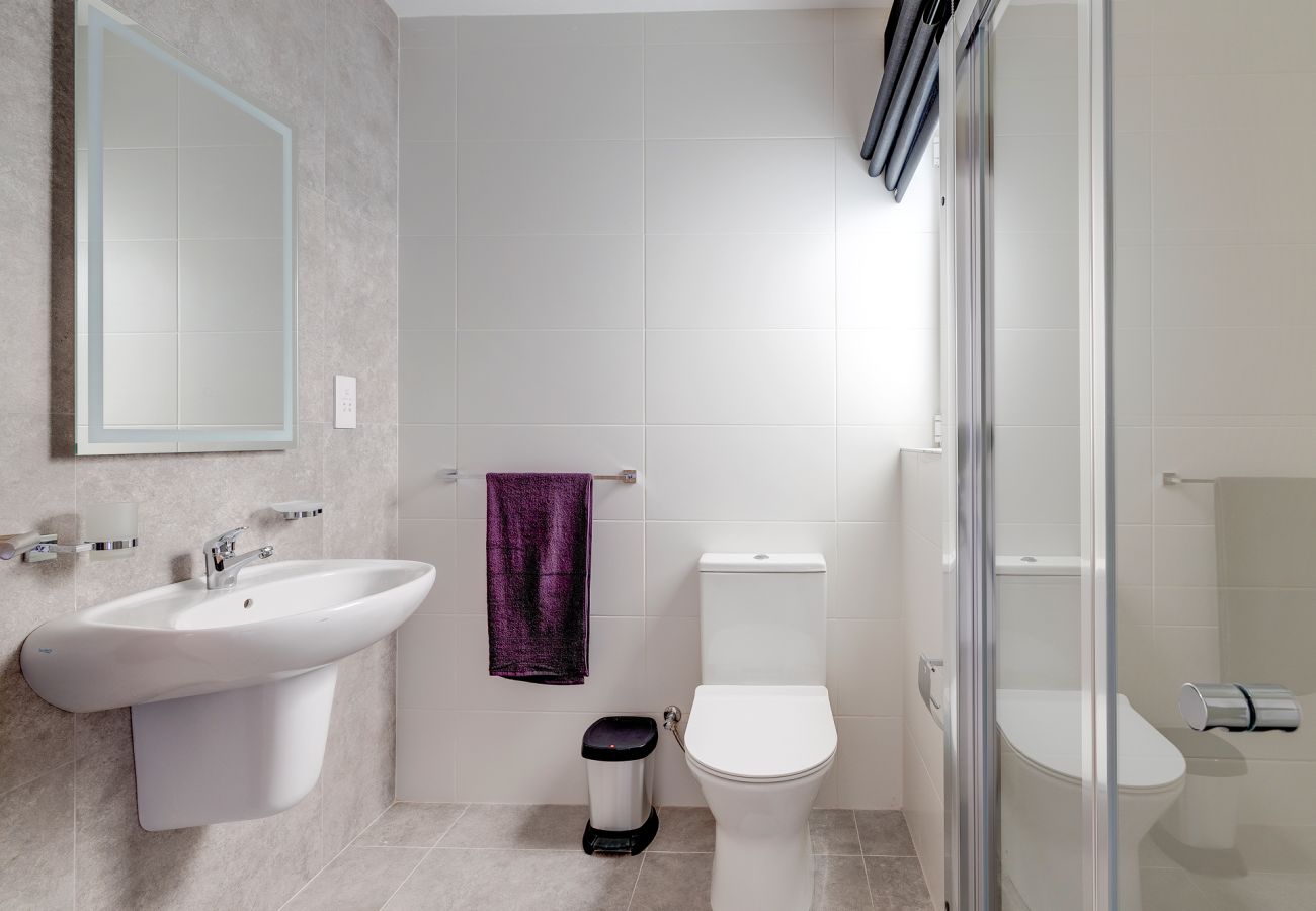 Apartment in San Gwann - 2 bedroom flat with balcony, valley views KARP1-8