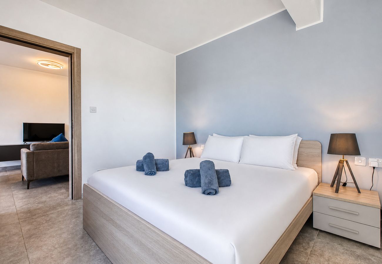 Apartment in San Gwann - 2 bedroom flat with balcony, valley views KARP1-8