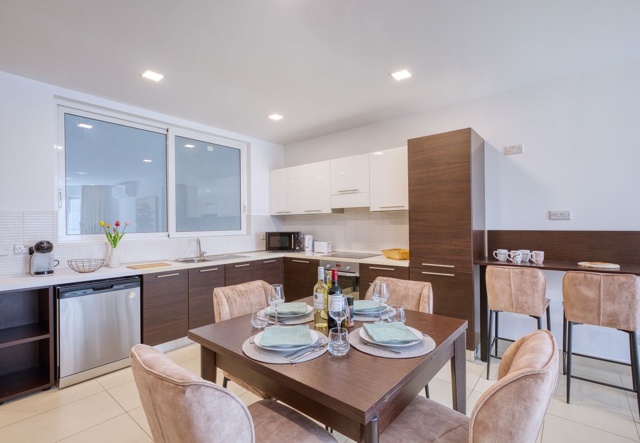 Apartment in Sliema - Luxury 2 bedroom apartment near seafront YHAI1-2