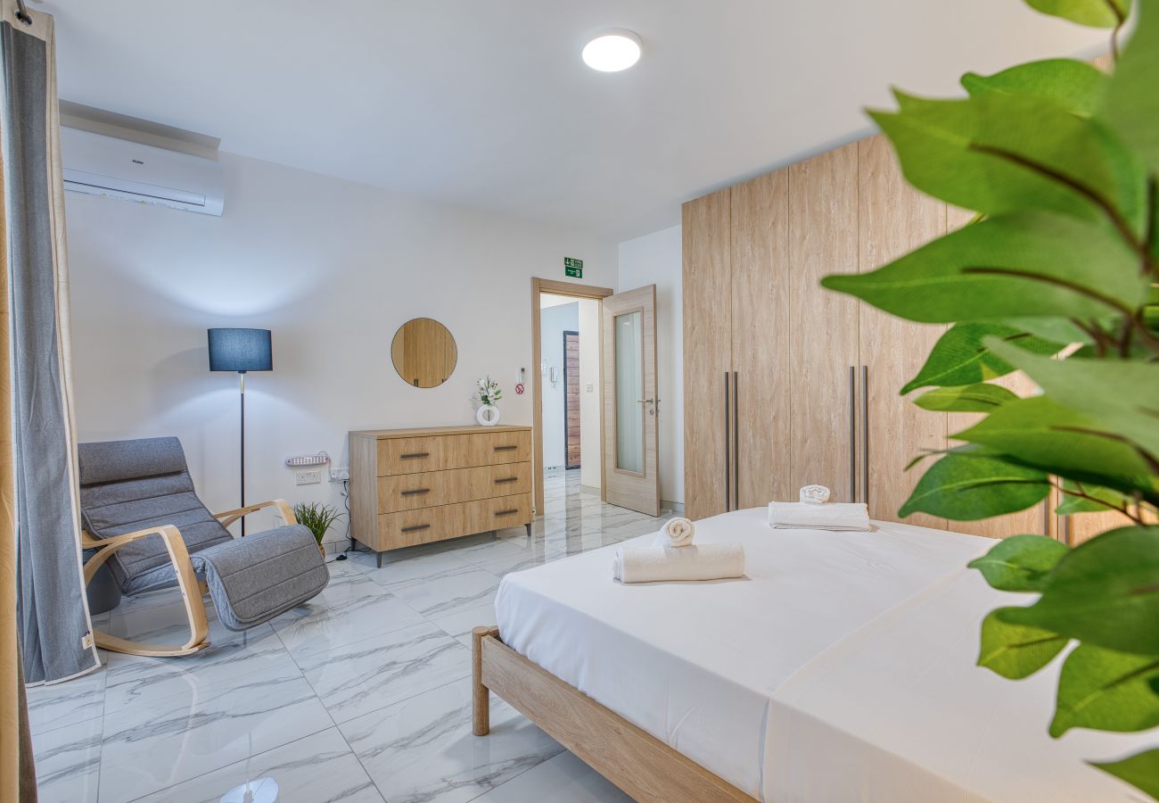 Apartment in San Gwann - Stylish and bright 2 bedroom with balcony DCAR1-1