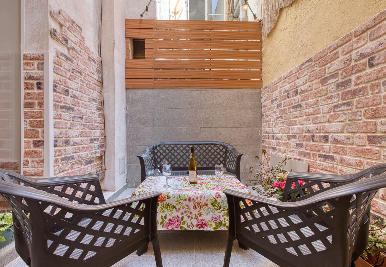 House in Sliema - Stylish maisonette with yard near seafront IVEL1-1