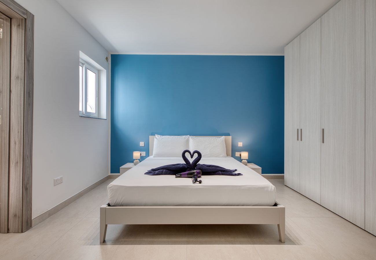 Apartment in St. Paul’s Bay - Modern Seaview Apartment with Balcony PABE1-1