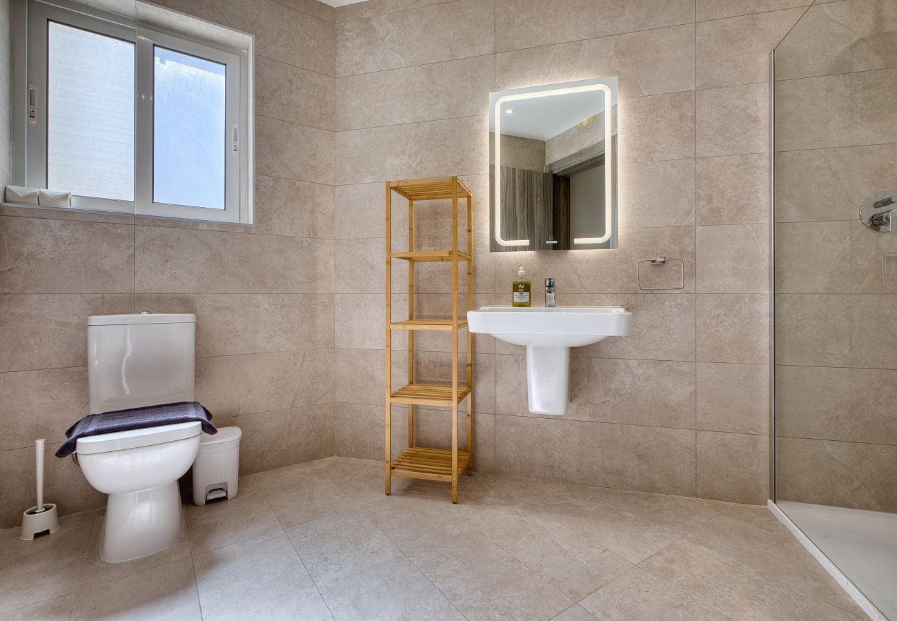 Apartment in St. Paul’s Bay - Modern Seaview Apartment with Balcony PABE1-1
