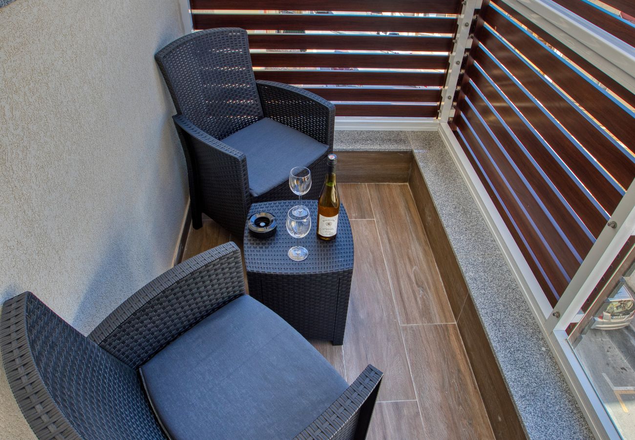 Apartment in St. Paul’s Bay - Modern Seaview Apartment with Balcony PABE1-1