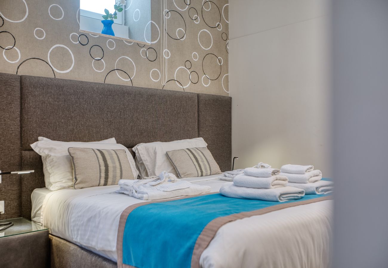 Apartment in Sliema - Spacious studio with balcony in Sliema GOTWN1