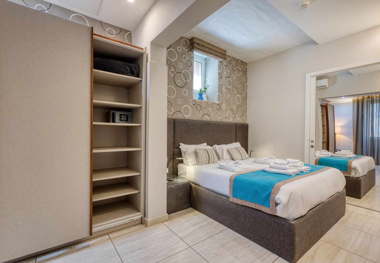 Apartment in Sliema - Spacious studio with balcony in Sliema GOTWN1