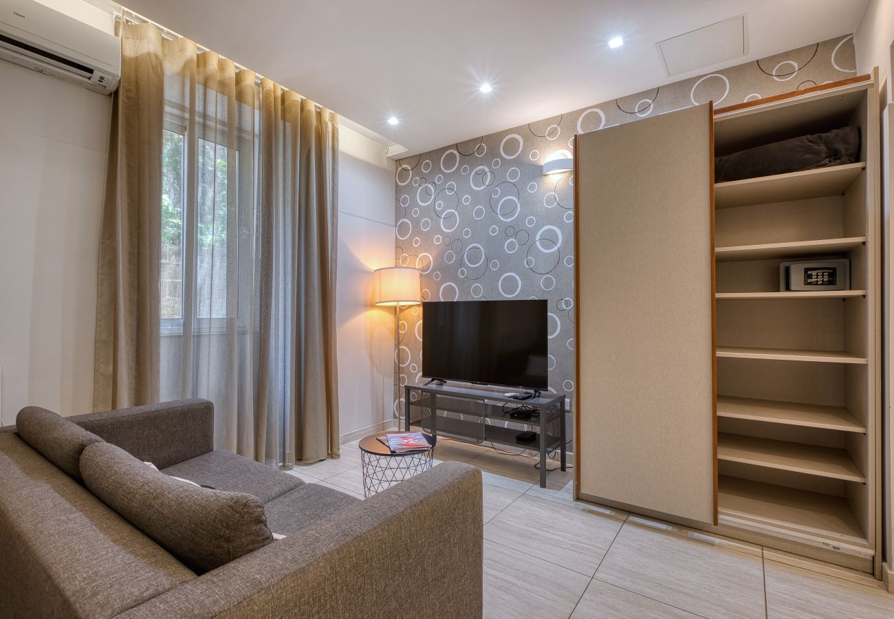Apartment in Sliema - Spacious studio with balcony in Sliema GOTWN1
