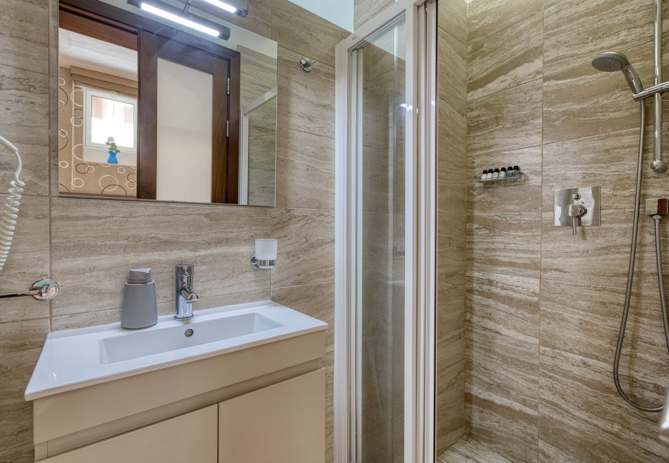 Apartment in Sliema - Spacious studio with balcony in Sliema GOTWN1