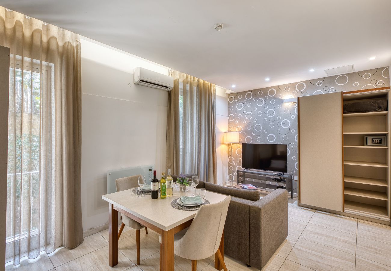 Apartment in Sliema - Spacious studio with balcony in Sliema GOTWN1