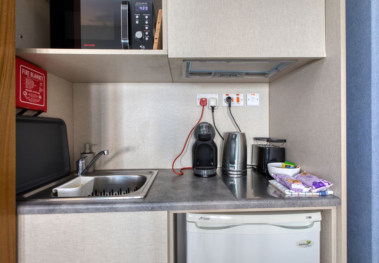 Apartment in Sliema - Large & bright studio with Maltese balcony GOTWN2