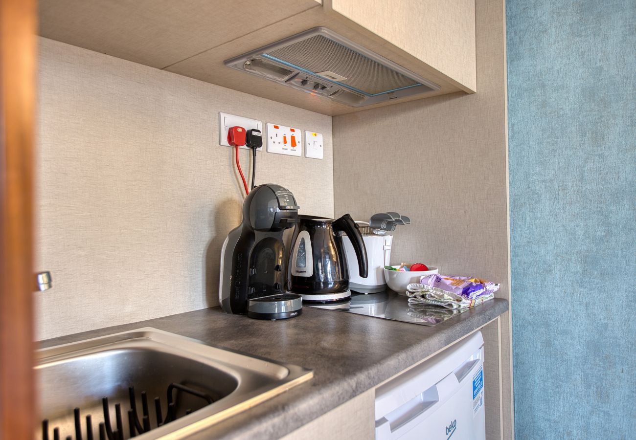 Apartment in Sliema - Large studio with balcony & shared terrace GOTWN4