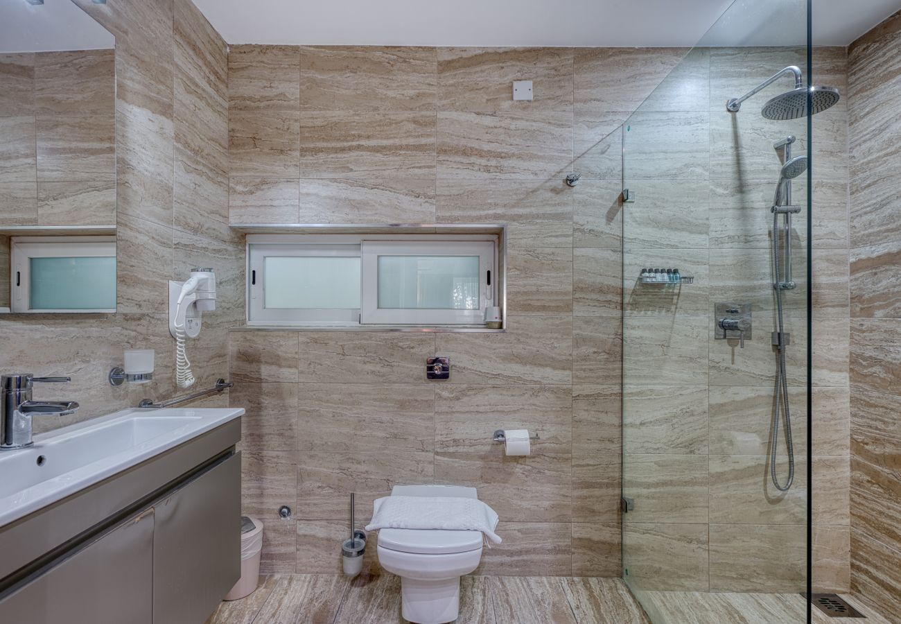 Apartment in Sliema - Spacious studio with shared roof terrace GOTWN5