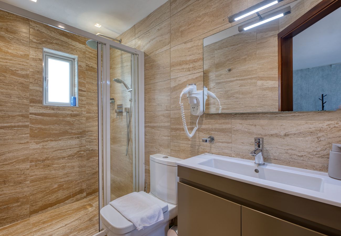 Apartment in Sliema - Spacious studio, balcony & shared terrace GOTWN6