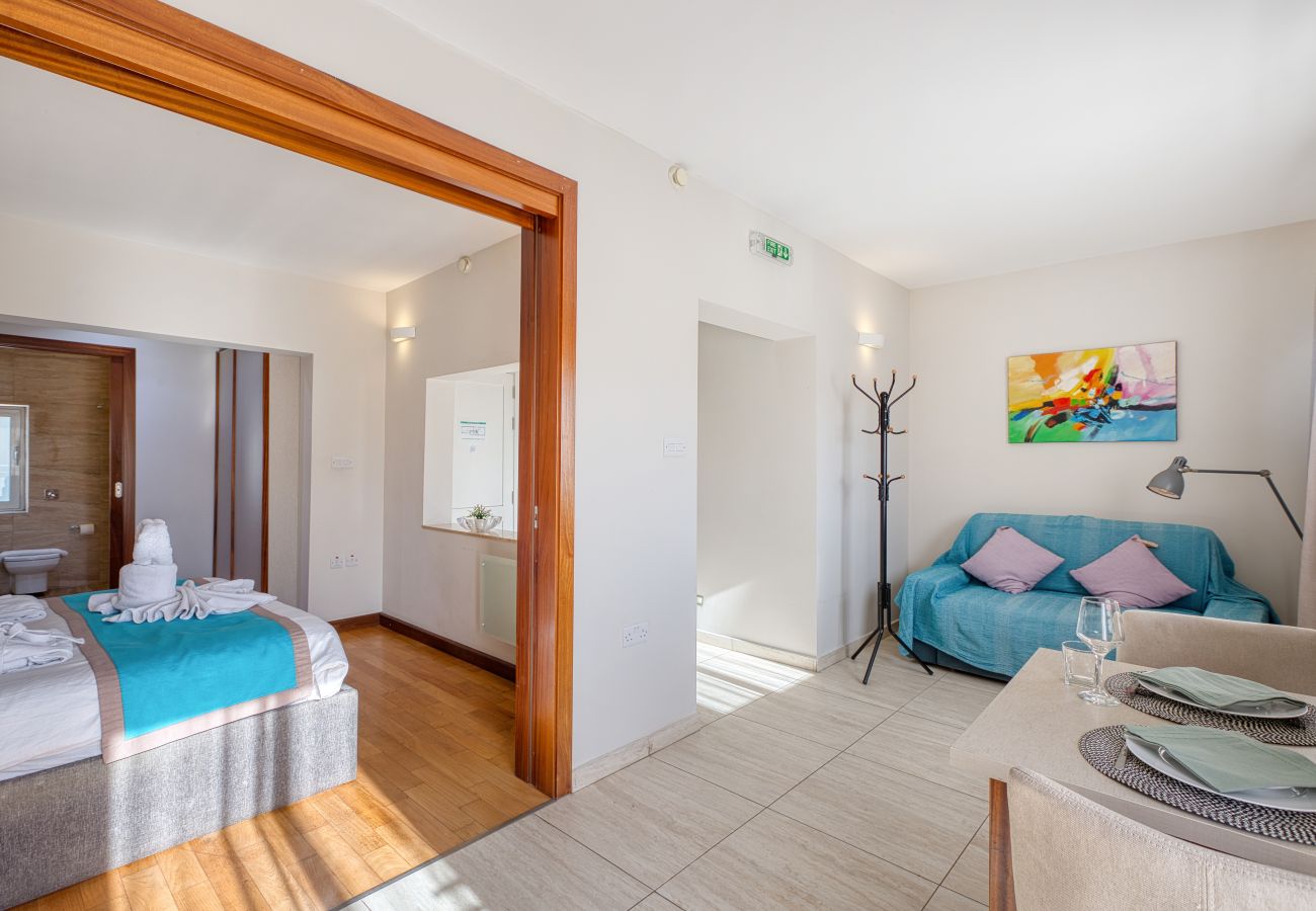 Apartment in Sliema - Cosy studio, large balcony, shared terrace GOTWN7