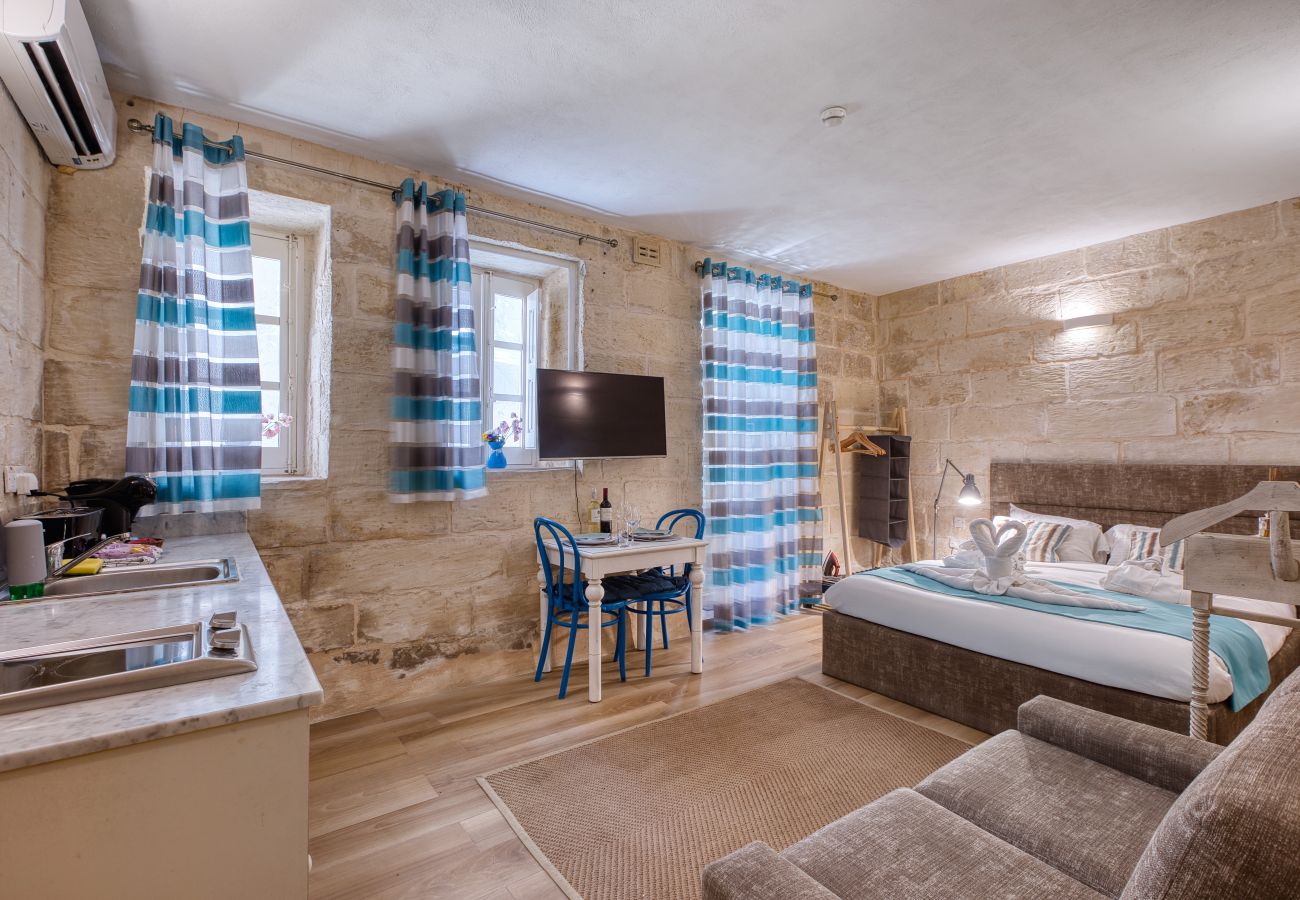 Apartment in Sliema - Studio with private yard, shared terrace GOTWN8