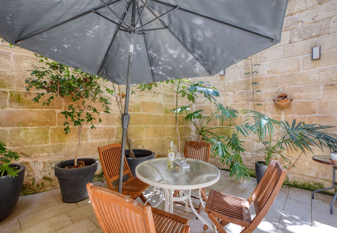 Apartment in Sliema - Studio with private yard, shared terrace GOTWN8